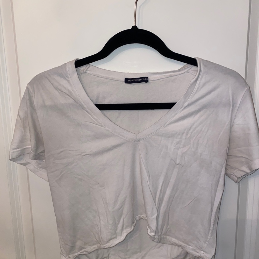 Basic V-neck crop top